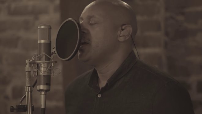 Brian Courtney Wilson – You Make Me Rich (Acoustic Sessions)